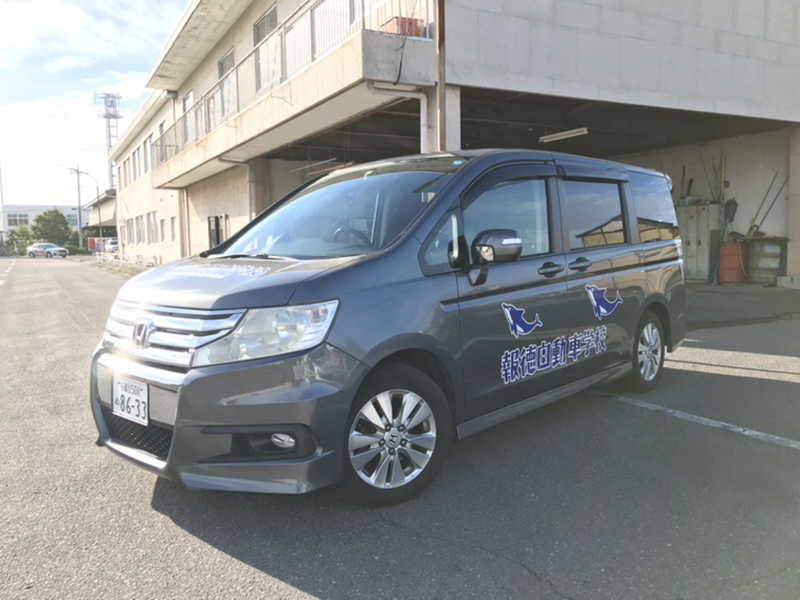 写真:送迎車