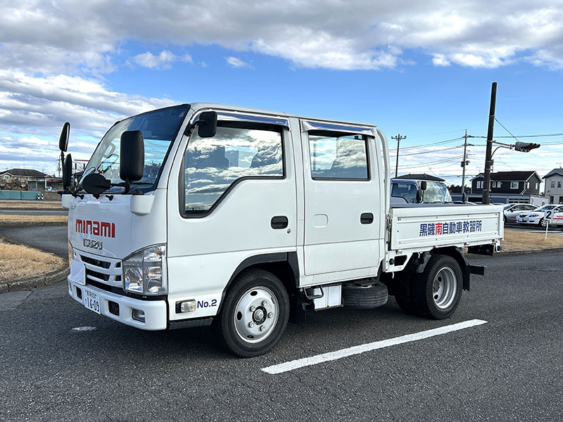 写真：準中型自動車